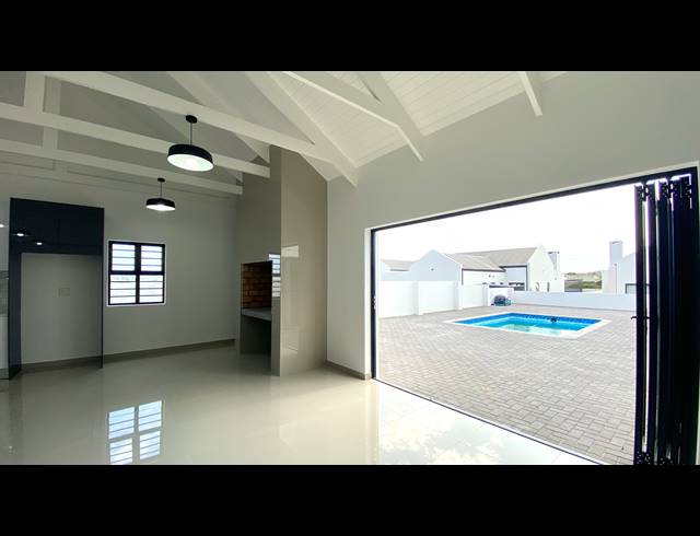 4 BEDROOM HOUSE FOR SALE IN BRITANNIA BAY
